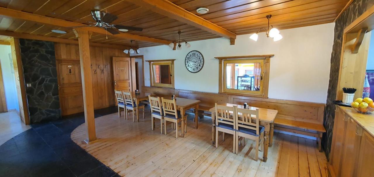 Katerina Restaurant A Penzion Rozvadov Bagian luar foto